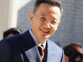 侯长荣凭《兰香如故》走红，冲上热搜