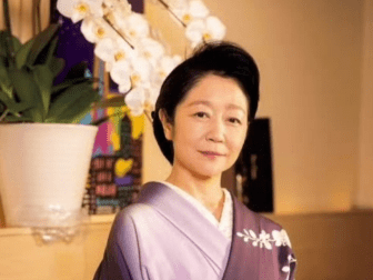 日本新当选的财务大臣政务官曾当"妈妈桑" 系安倍迷妹