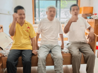 90岁老人带2个智力残疾儿子入住养老院：我们有依靠了