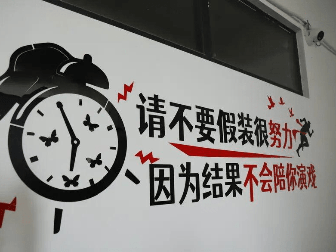 媒体披露柬埔寨"8号电诈园区"内部 墙上出现中文标语