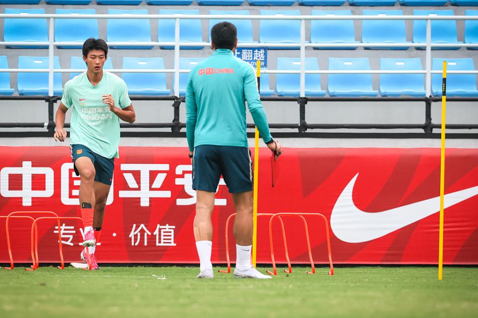 19点35分国足VS马尔代夫！7大红星或迎首秀 17岁高中生冲3大纪录
